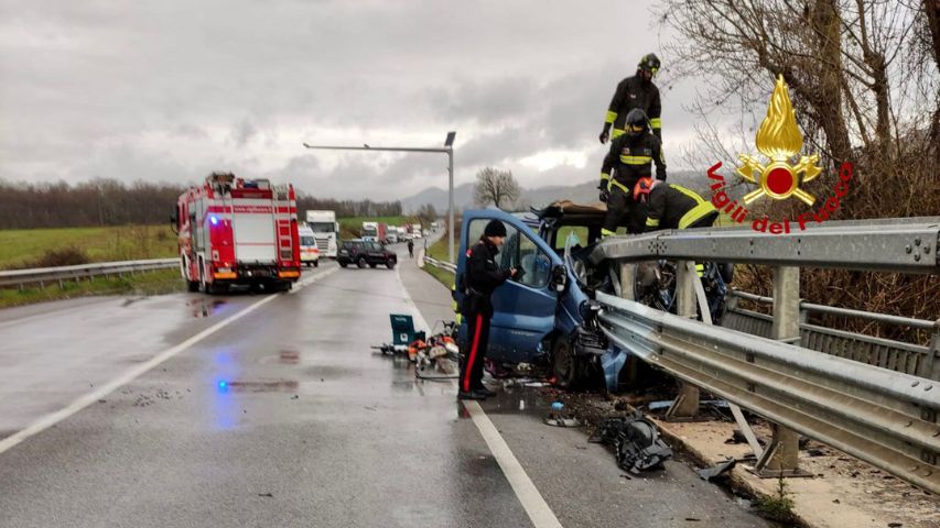 Incidente Lungo La S S Nel Comune Di Gubbio Un Ferito Estratto