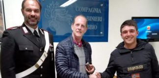 cosnegna portafogli carabinieri