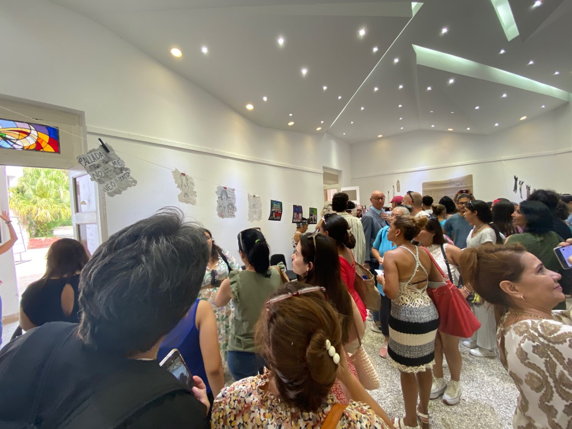 l'inaugurazione della mostra d'arte presso l'Accademia Nazionale di Belle Arti San Alejandro