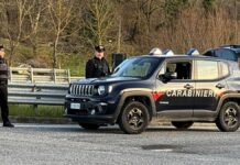 Fossato, fermato dai carabinieri con cocaina e soldi addosso: 22enne denunciato per spaccio