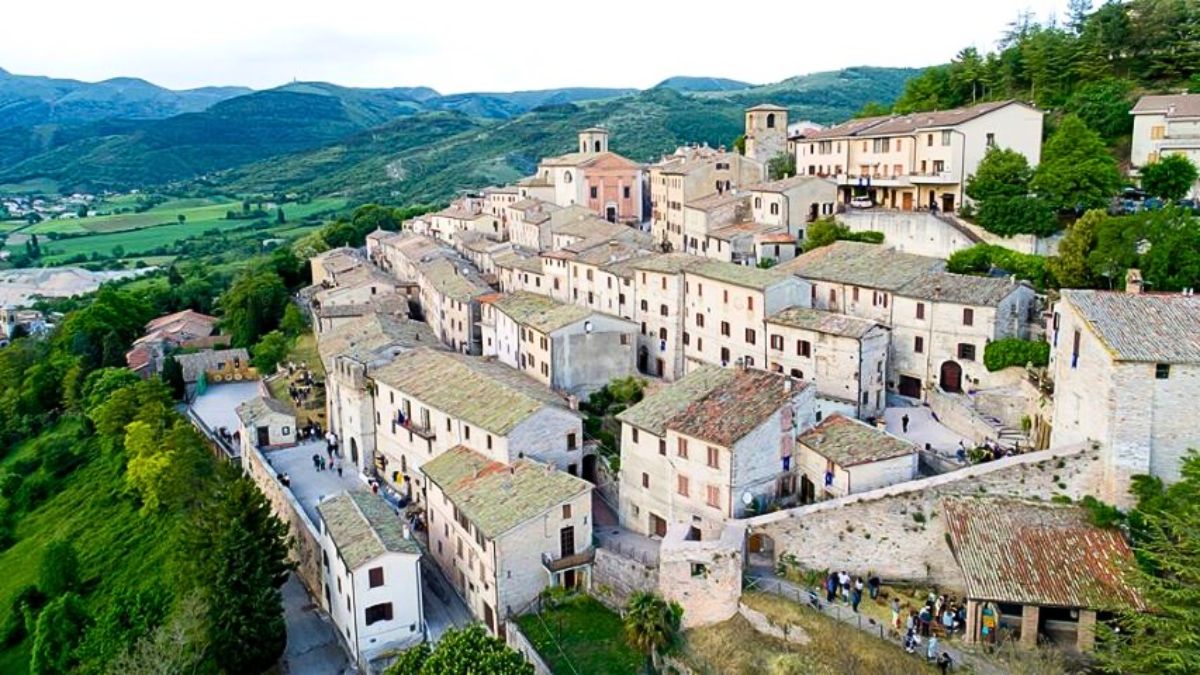 fossato di vico centro storico