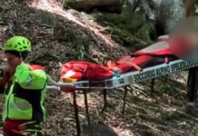 Cade durante un’escursione sul Monte Cucco, trasportata a Branca