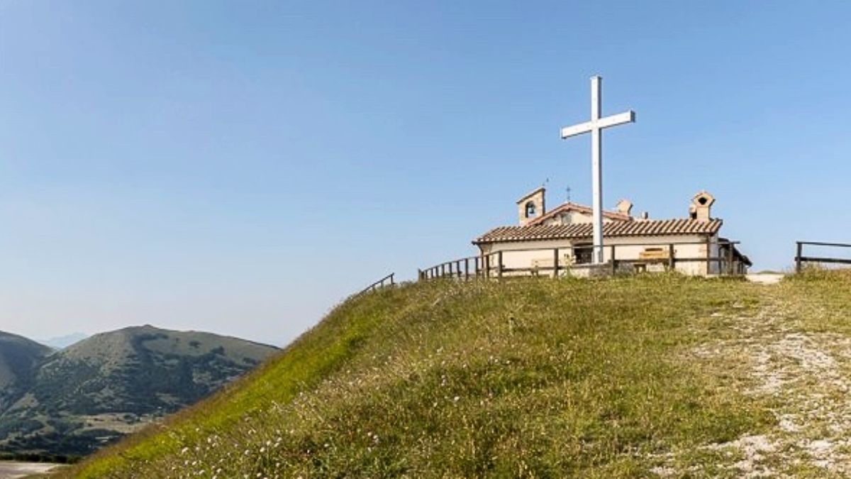 eremo e croce di serrasanta
