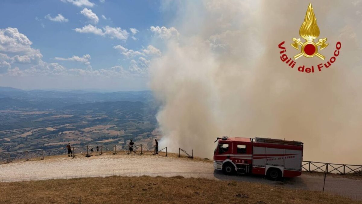incendio sul monte cucco