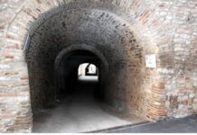 23 artisti e un percorso nel borgo, a Fossato di Vico arriva la mostra di ceramica contemporanea