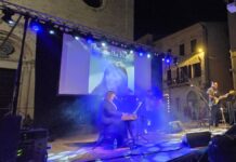 Mariella Nava conquista Gualdo Tadino con la musica d’autore