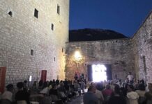 “A piedi nudi nel parco”, alla Rocca Flea mercoledì 12 agosto torna il cinema sotto le stelle