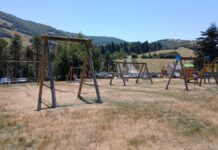 Valsorda nel mirino dei vandali: dopo i rifiuti abbandonati, danneggiati anche i giochi dei bambini
